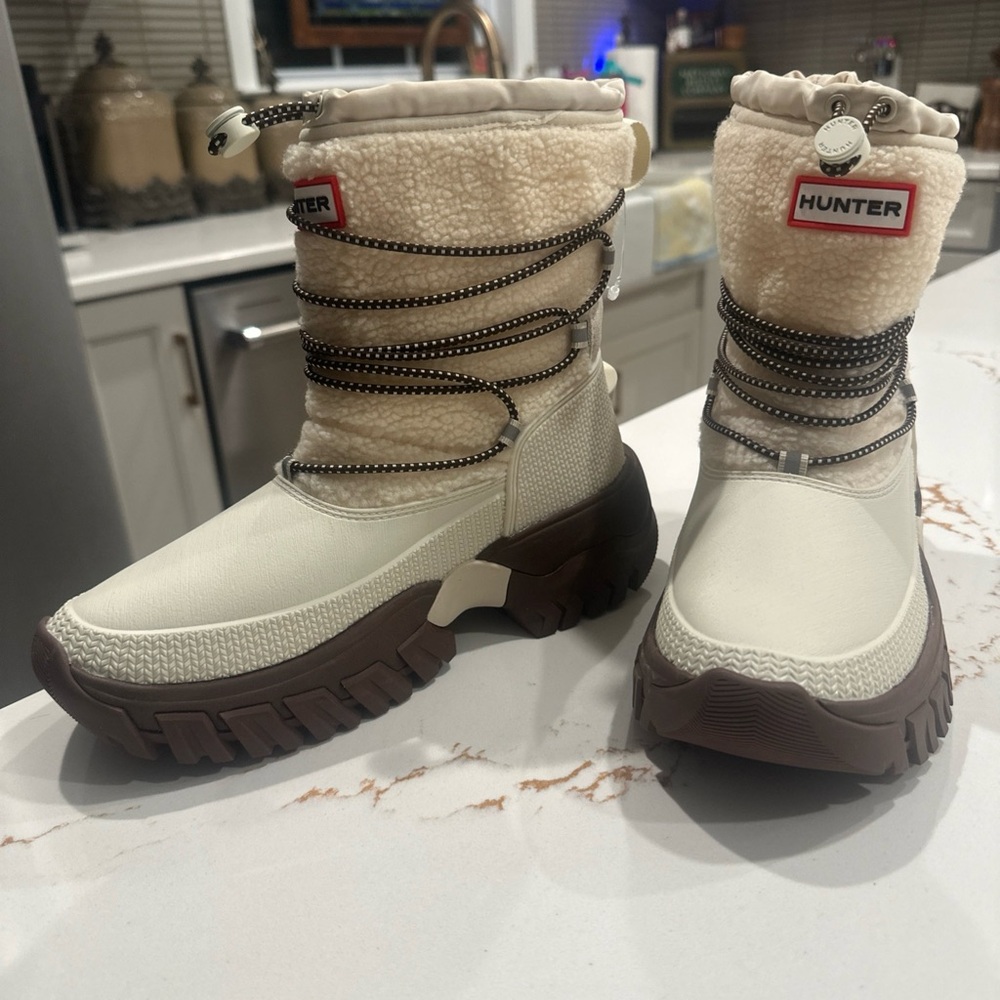 Hunter Wanderer Snow Boots Cream Brown Boots 6 NEW no box